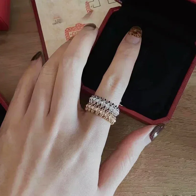 

2025Fashion New Hot Selling 925 Sterling Silver Rivet Ring Women and Men Couples Fashion Classic Punk Party Gift Luxury Jewelry