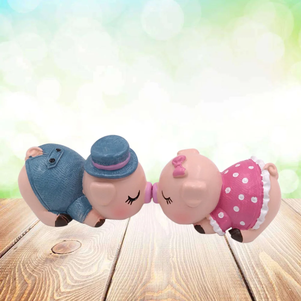 

1Pair Advanced Ecofriendly Resin Kissing Pig Ornaments Lovely Cartoon Car Dashboard Decorations for Home Cartoon Car Ornaments