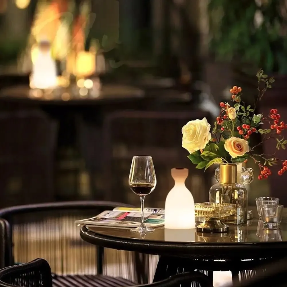 Kolorowy świecący lampka nocna z USB LED w kształcie butelki na nastrojowe oświetlenie do grilla na świeżym powietrzu na tarasie w barze ogrodowym