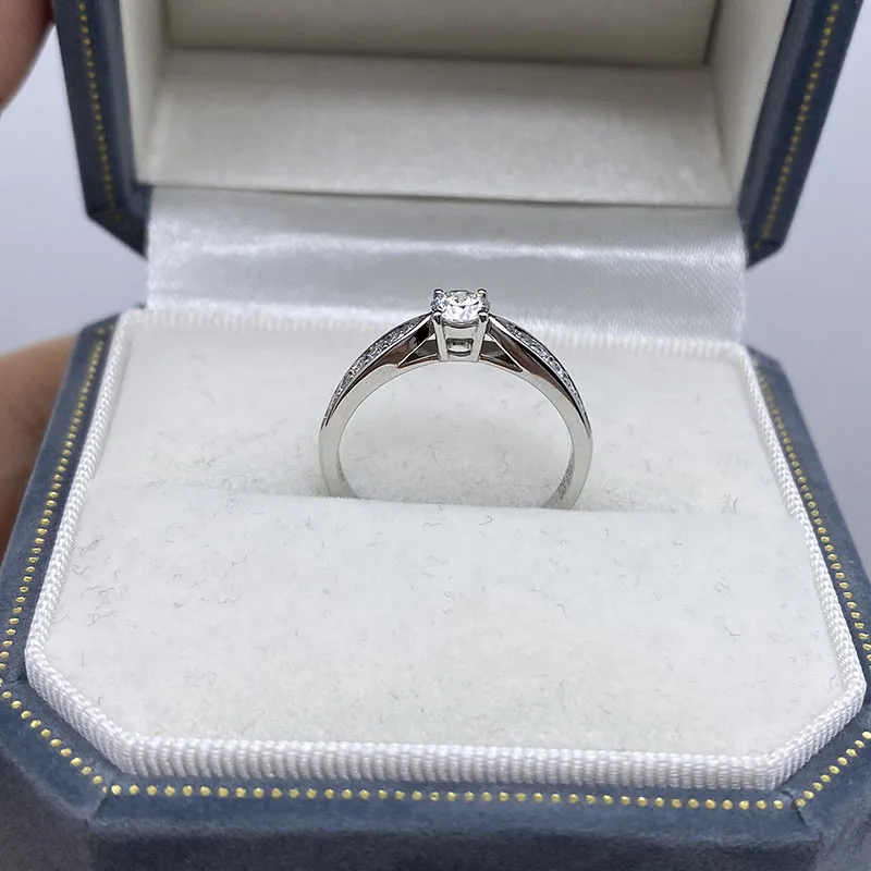 AEAW شكل دائري CVD HPHT مختبر نمت الماس 0.3CT الحجر الرئيسي DEF VS-VVS البلاتين 950 خاتم الزواج للنساء