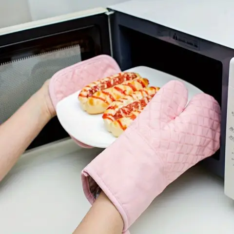 1 glove plus 1 mat thermal insulationgloves thickenedandlengthenedanti-slip high temperature microwave oven anti-scalding gloves