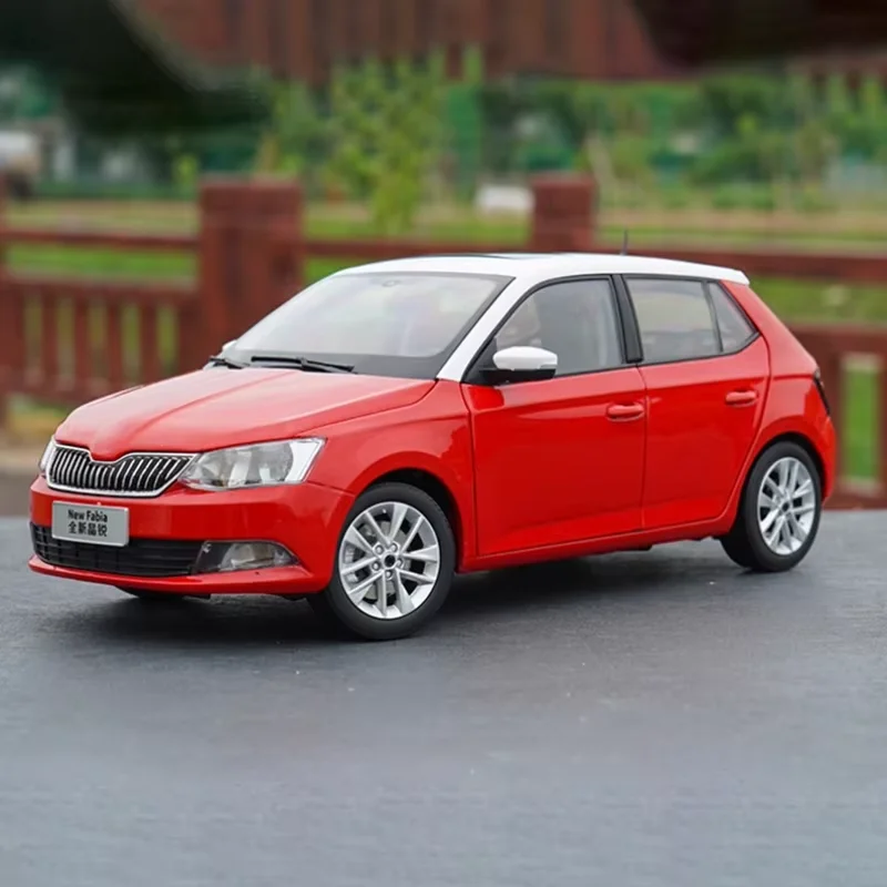 Diecast 1:18 Scale NEW Fabia 2016 Alloy Car Model Finished Product Simulation Toy Collection Static Model Display Ornament