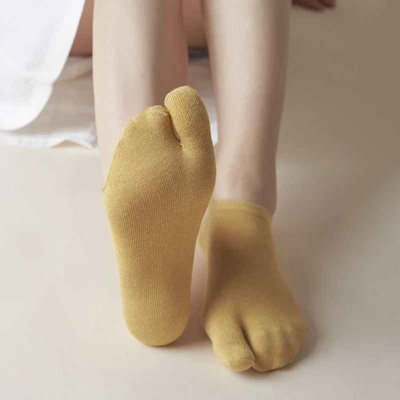 

Women Girls Japanese Summer Fiber Two Finger Socks Flip Flop Sandal Split Toe Ninja Socks Deodorant Breathable Long Sock