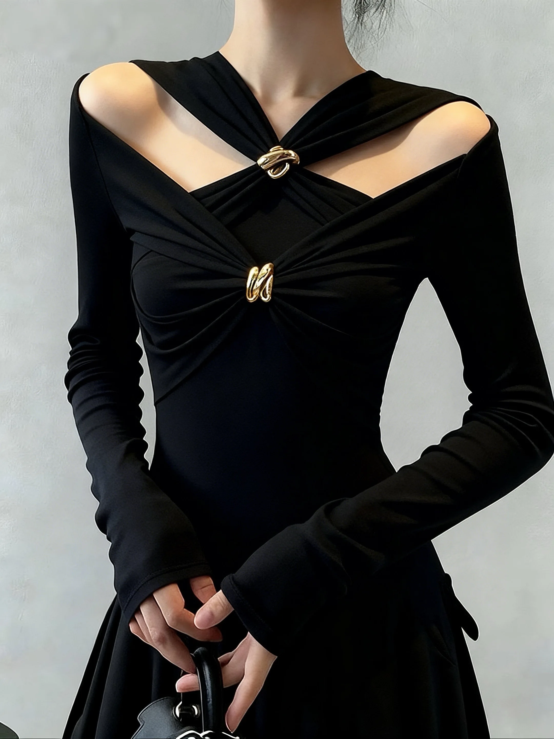 

Уникальная черная приталенная футболка с длинным рукавом для женщин, базовая модель с вырезами на плечах, удобный повседневный топ в корейском стиле