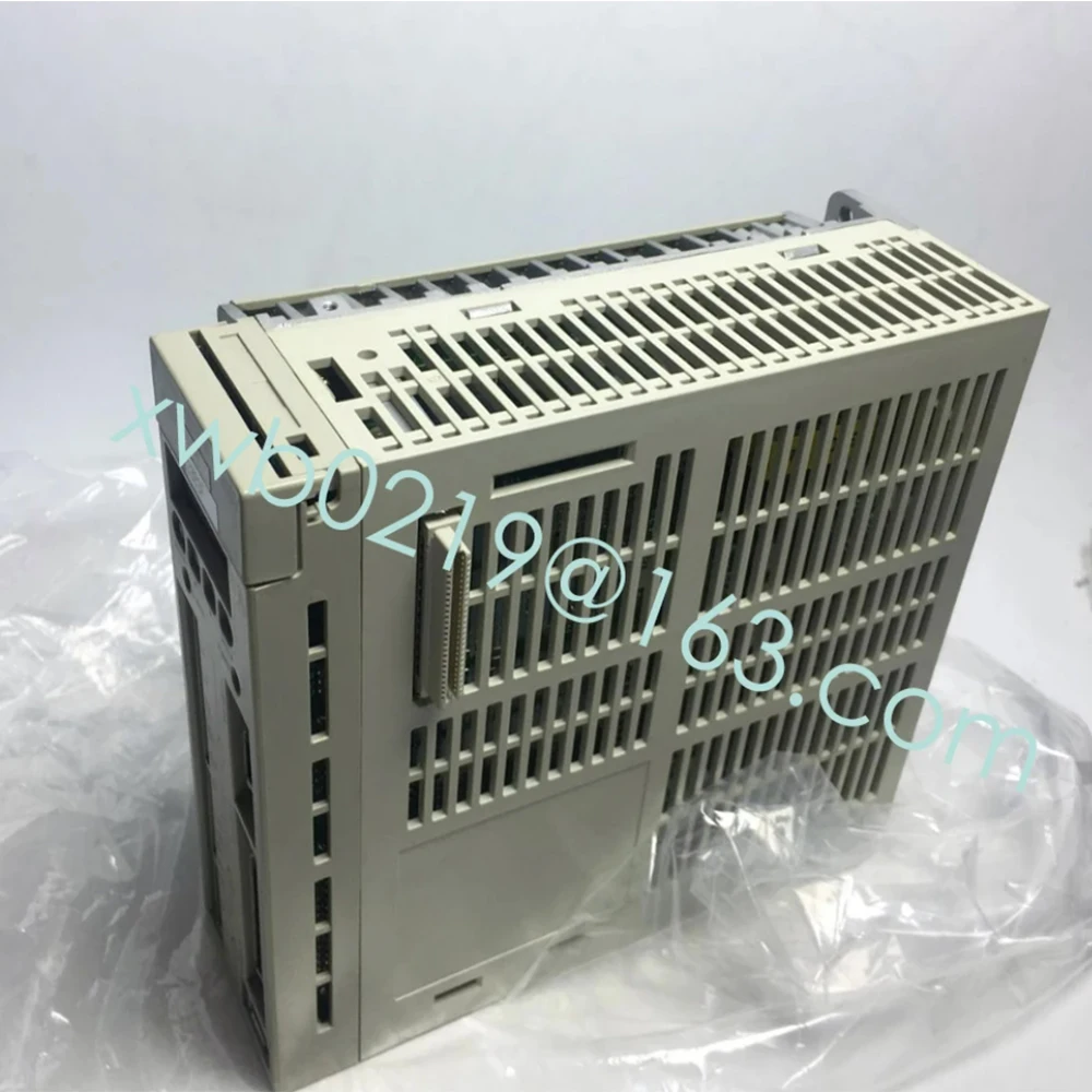 

Новый оригинальный сервопривод SGDH-05DE SGDH-05DE-OY