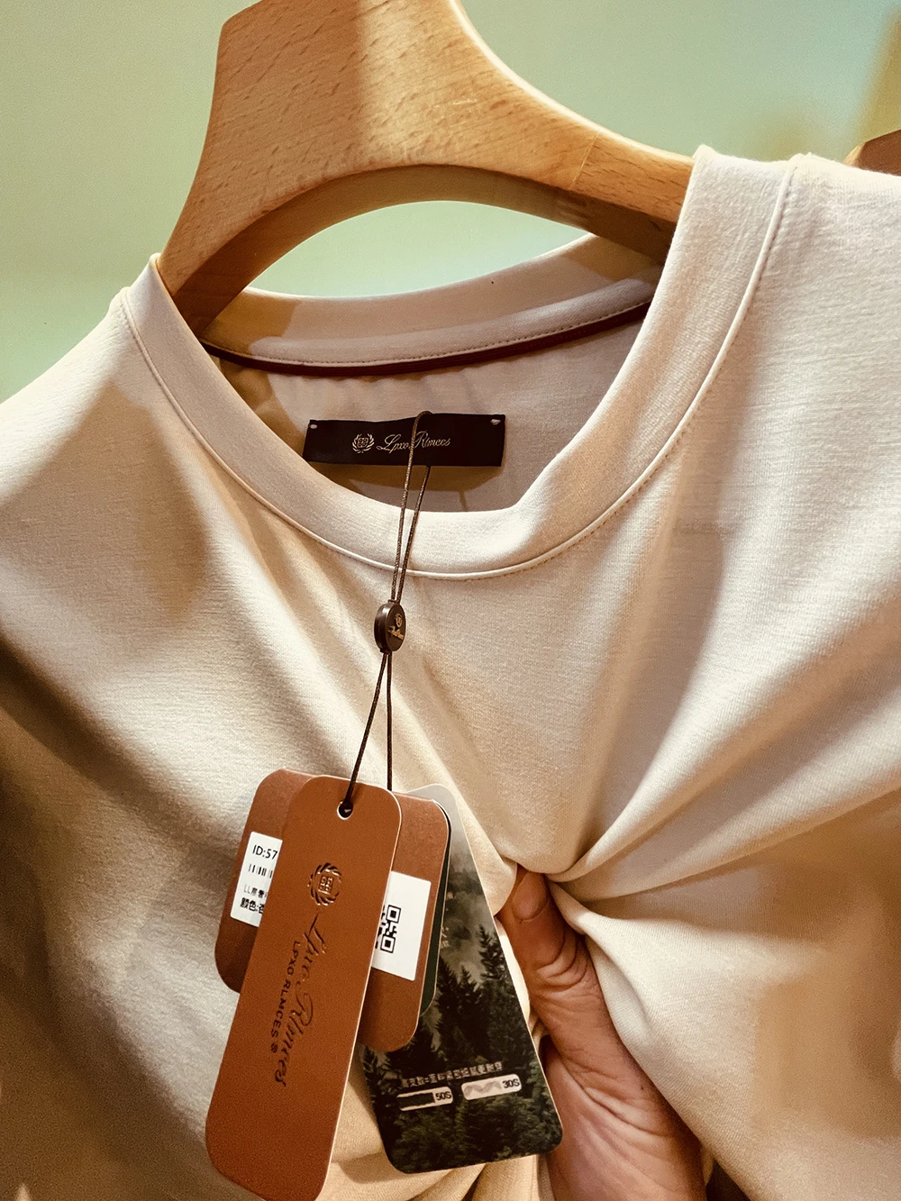 

Elegant Modal Fabric Long Sleeve round Neck T-Shirt for Men Soft Breathable Pure Color Spring Fashion Urban Style Comfort Fit
