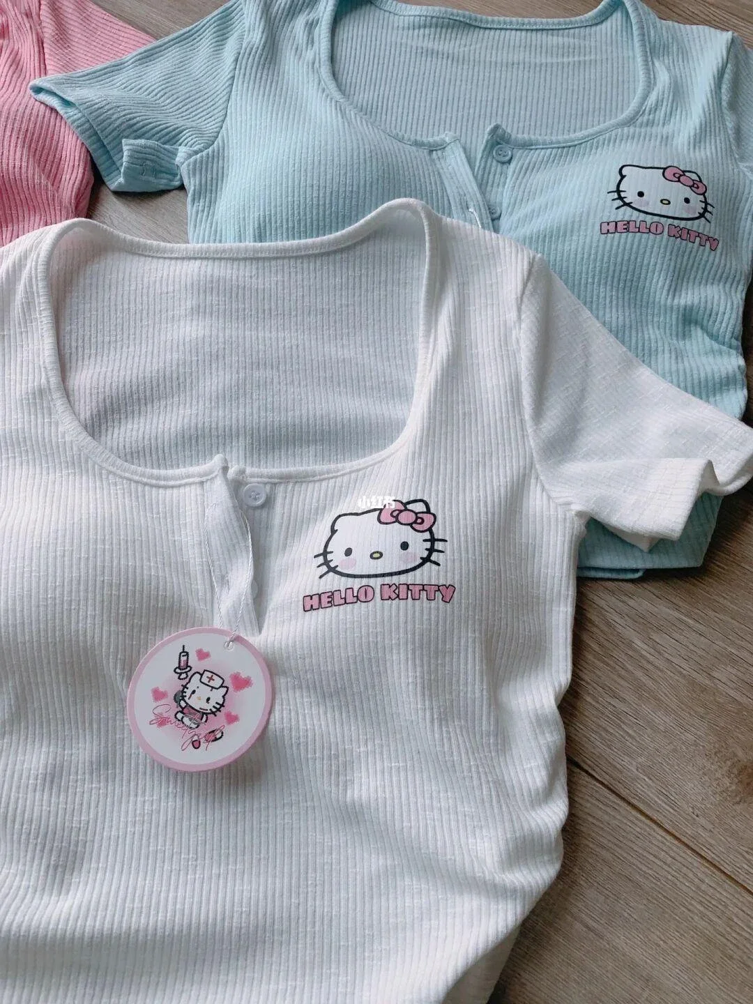 sanrio hello kitty short-sleeved women spring and summer with breast pads short slim fit girly bottoming shirt kawaii gift