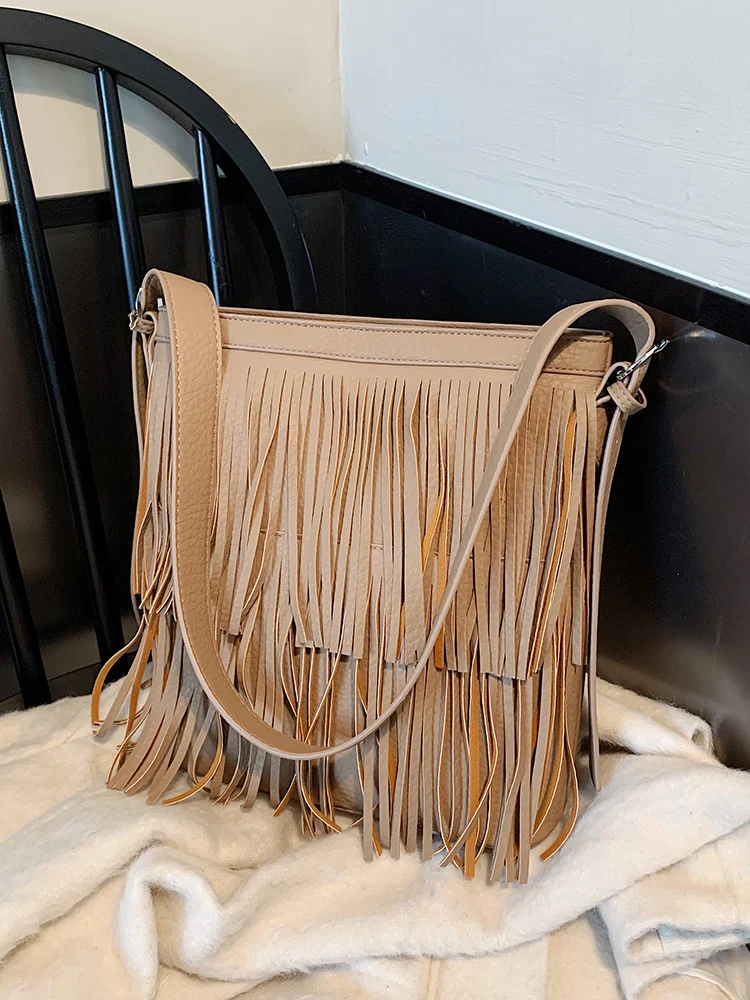 Trendy Designer Tassels Shoulder Crossbody Bags for Women Handbags and Purses New Fashion Bucket Vegan Leather Ladies Tote Bags