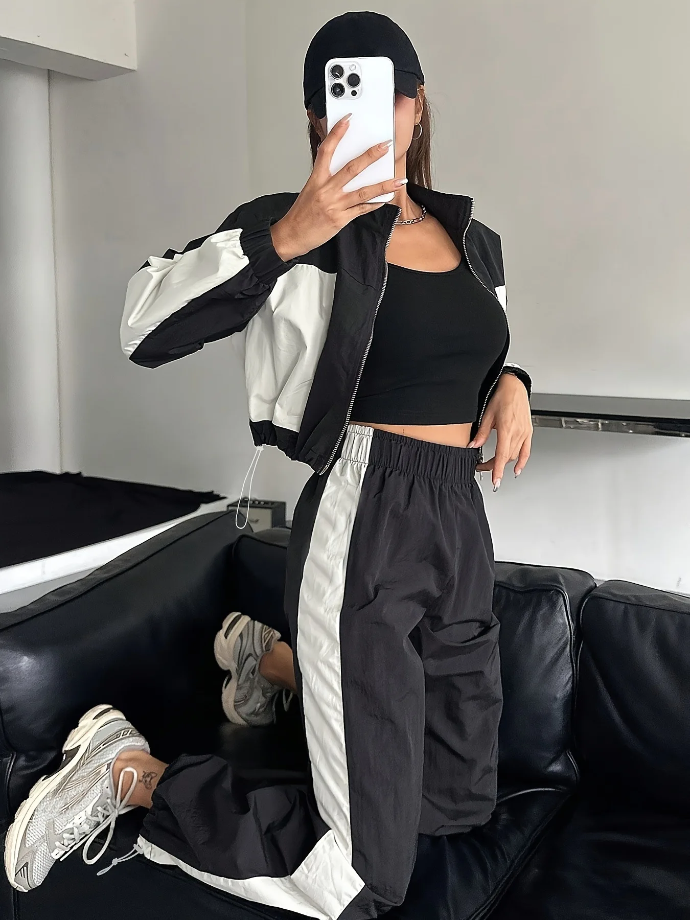 Tuta sportiva casual per donna Moda autunnale Nuovo colore a contrasto Risvolto Cerniera Cappotto corto Pantaloni a vita alta Set da due pezzi