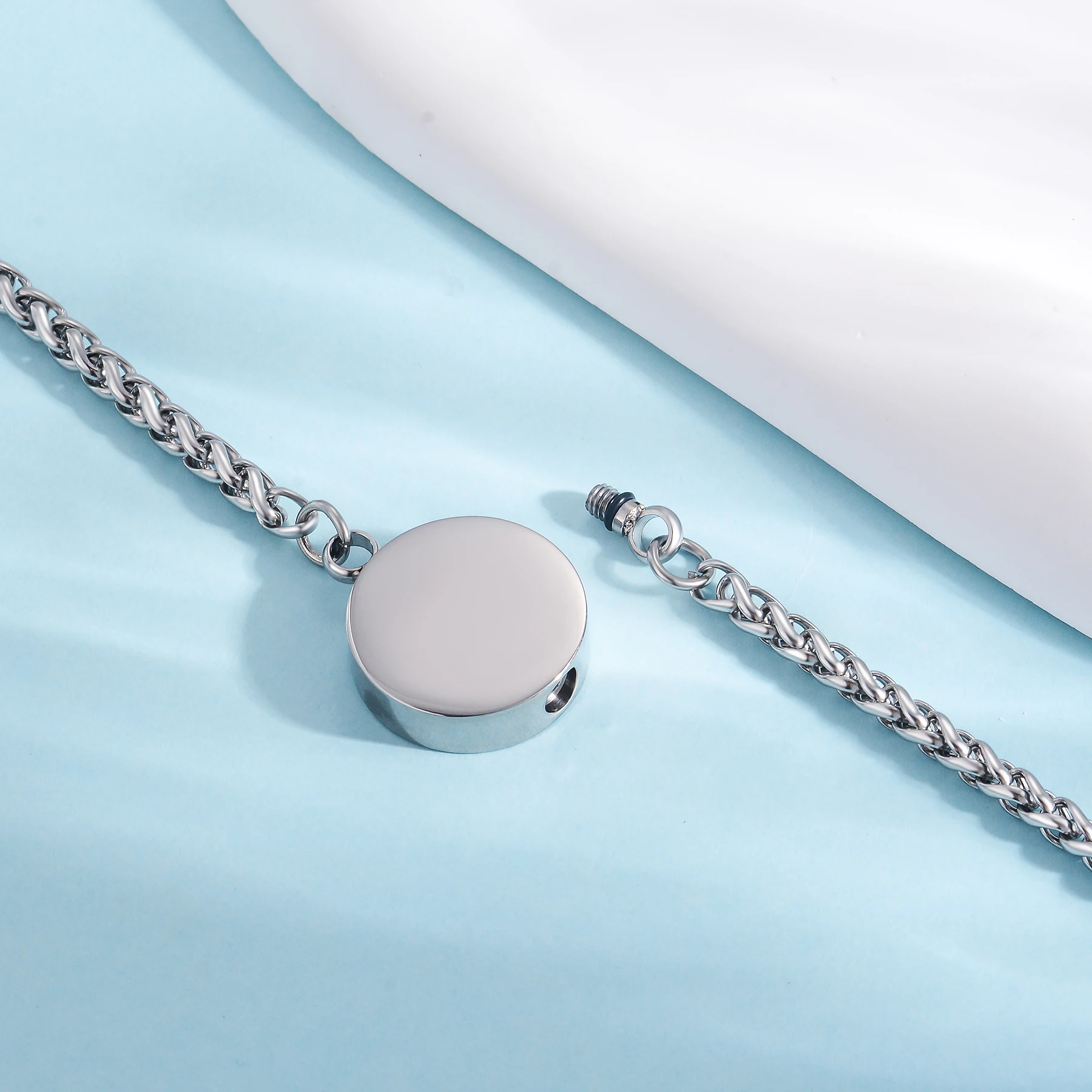 Maßgefertigtes Rundes Charm-Armband für Asche, Edelstahl-Erinnerungsstück für die Einäscherung, Gedenkarmreif für die Aufbewahrung von menschlicher oder tierischer Asche – Detail 7