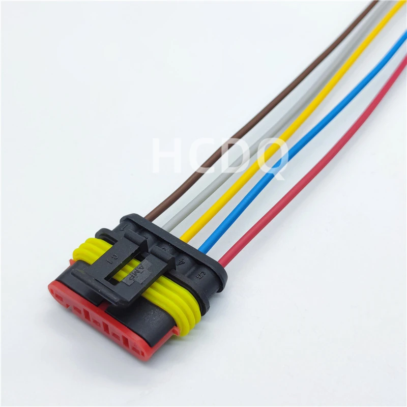 Supply automobile headlamp and tail lamp harness plug connector and male and female non-destructive adapter