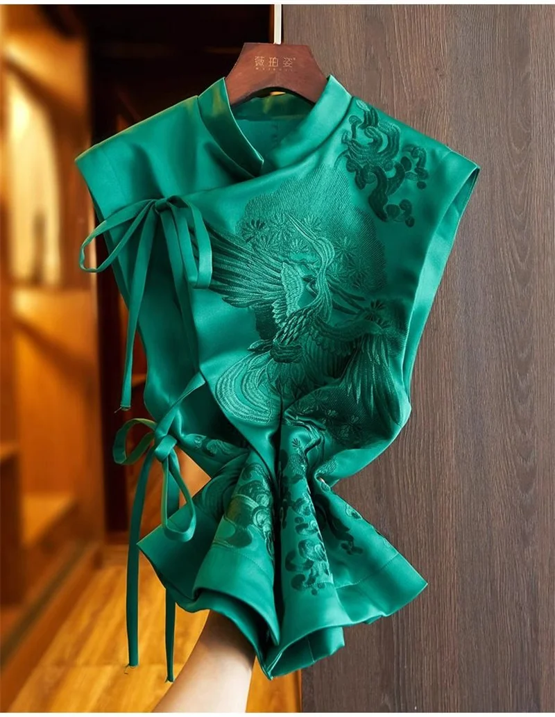 Рисунок 5 - Женские куртки, женский жилет с китайской вышивкой