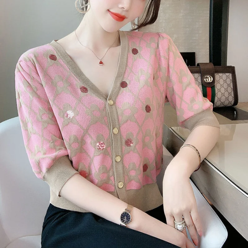 

2024 New Summer Korean Version Fashionable and Elegant Cardigan Short Sleeved V-neck Color Blocking Button Women's T-shirt Top