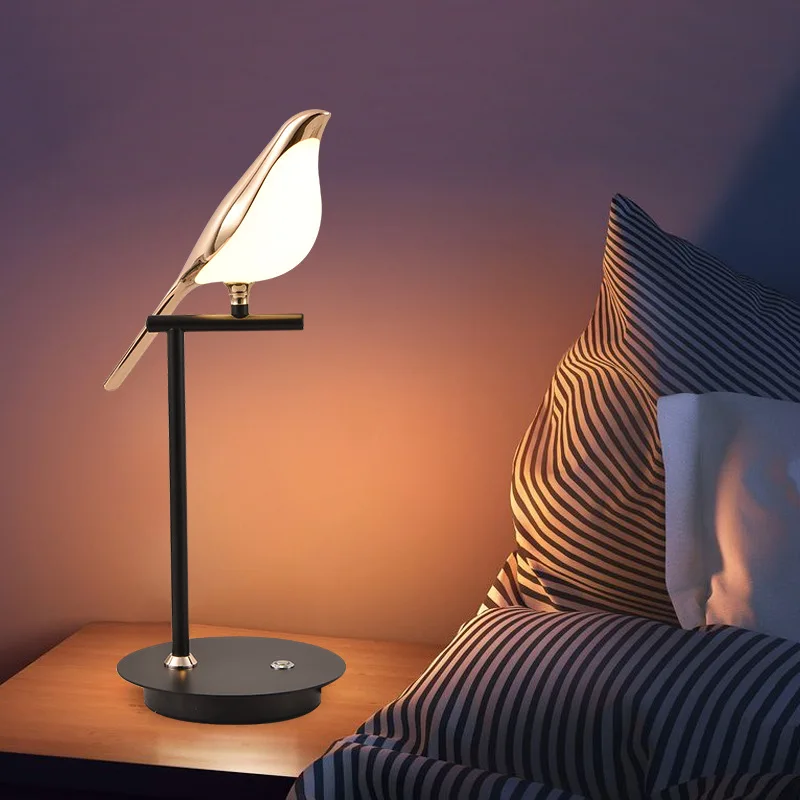 

Modern Magpie Bird LED Table Lamp Creative Personality Floor Light Parlor Bar Bedside Desk Bedroom Fixture Rotatable Home Decor