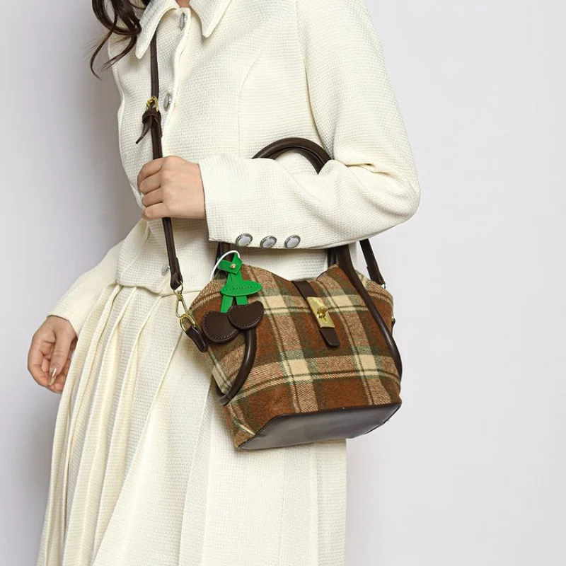 

Women's Handbag Made Of Comet-Patterned Leather Featuring Trendy San Marino Lightweight Soft Daily Look