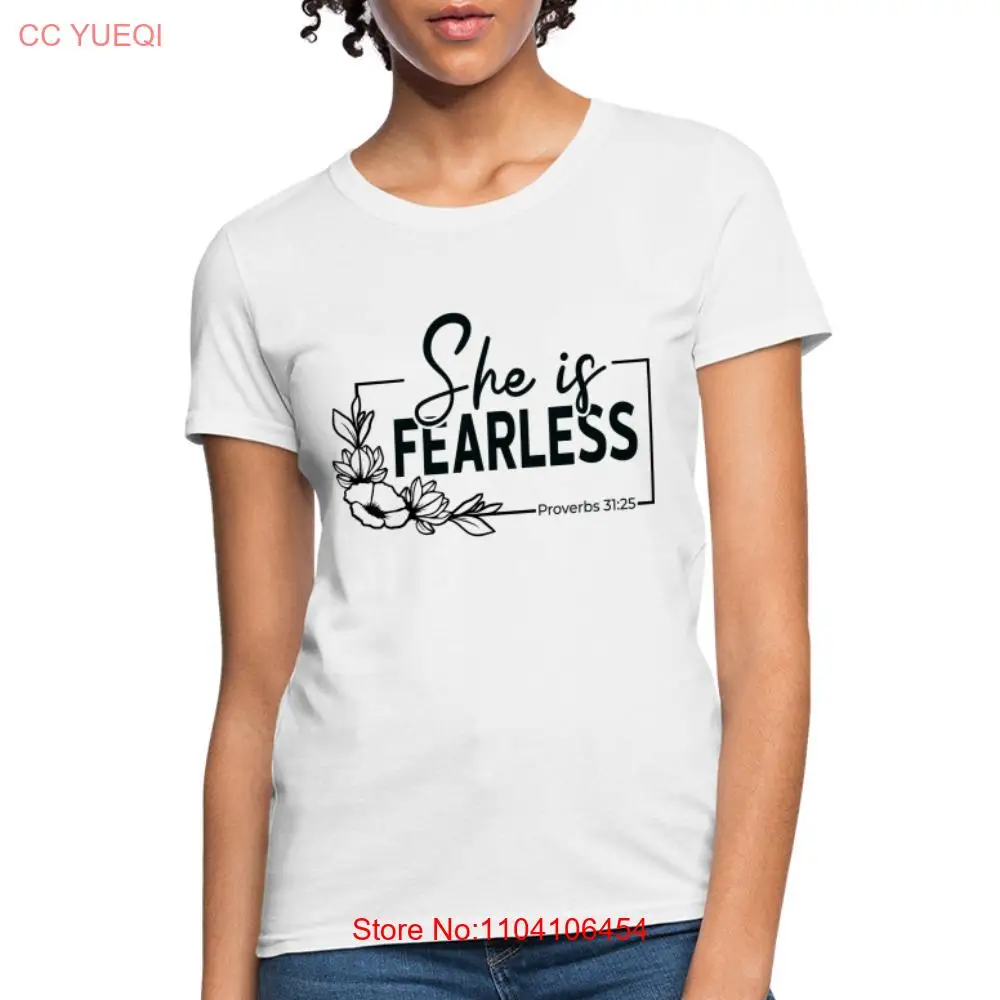 She Is Fearless Damen T-Shirt (Spritzen 31:25)
