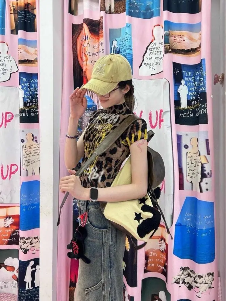 Camiseta feminina de manga curta plissada com estampa de leopardo retrô americana, ajuste fino e emagrecimento, top curto picante para meninas