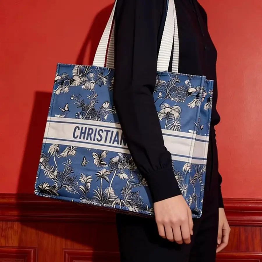 Dior’s bag Luxury Custom Blue Handheld Tote Bag With Makeup Organizer Multi-purpose Shopping Cosmetic Bag Set Ideal Holiday Gift view 6