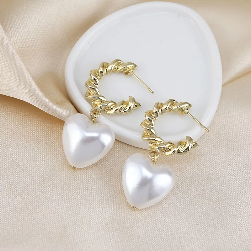 

Fashionable and simple ins heart-shaped earrings S925 silver needle stud earrings for women, geometric earrings