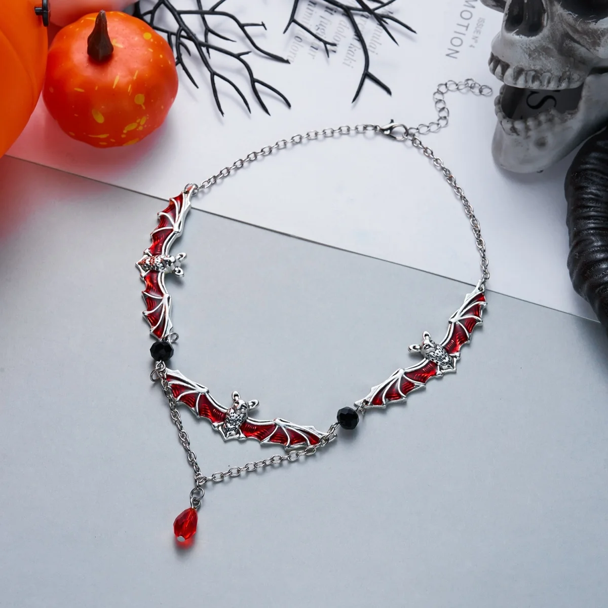 Kreative Gothic-Halskette mit rot-weißem Kristallperlen-Fledermaus-Anhänger für Damen und Herren, Halloween-Punk-Flugfledermaus-Choker, Cosplay-Party-Schmuck – Detail 32