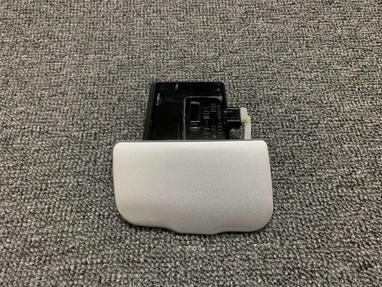 

Rear Seat Ashtray for Toyota 2003 2004 2005 2006-2007-2008-2009 Land Cruiser 2700/4000 Prado LC120 Rear Door Ashtray Plastic