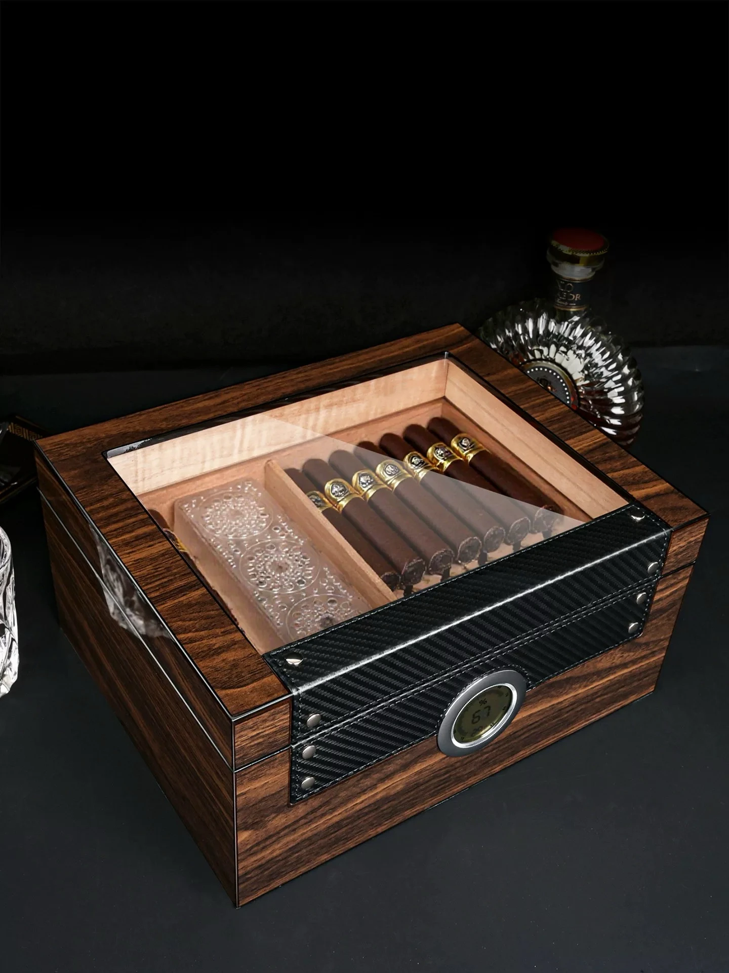 High End Painted Cigar Box With Precision Electronic Thermometer And Hygrometer For Perspective Cigar Box.