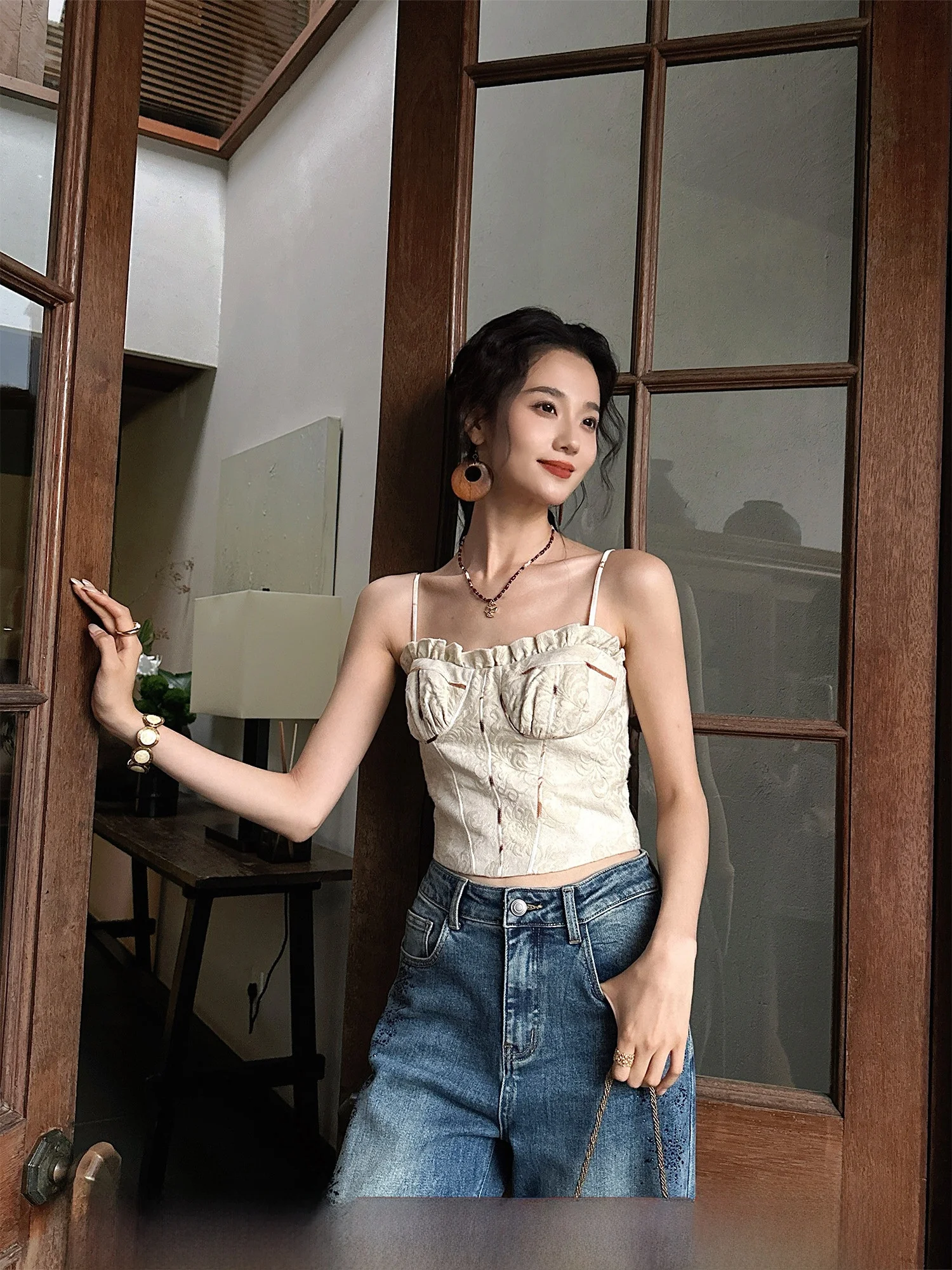 

Секретный язык, новый китайский жилет с небольшим ремешком, женский внутренний жилет, окрашенный в растениях, деревянный красивый топ из полиэстера и шерсти...