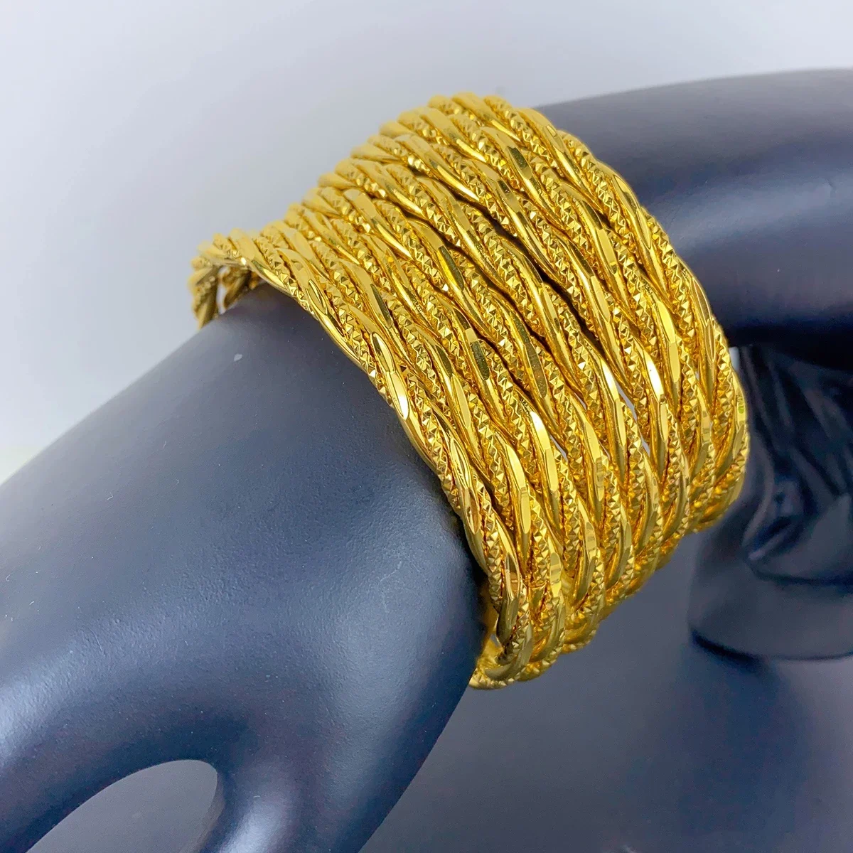 Bracciale di lusso Dubai color oro 24 carati per le donne Braccialetti di gioielli africani Braccialetti di design di nozze indiani brasiliani Regali 62mm