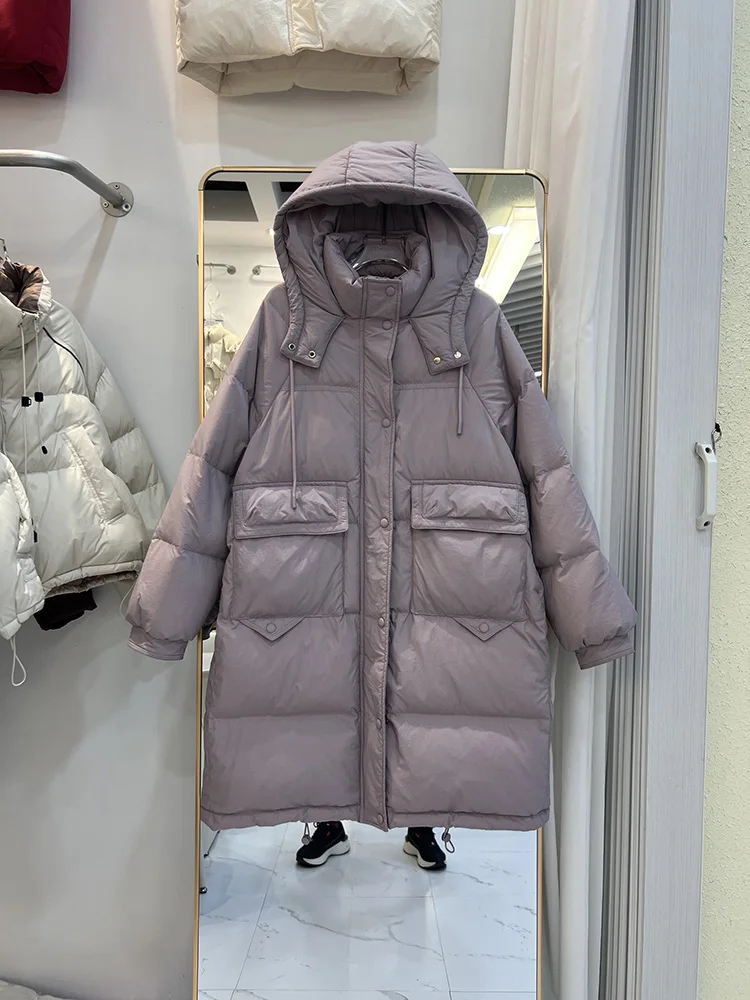 سترة نسائية طويلة بلون سادة شتوية جديدة بغطاء للرأس سميك ودافئ وجيب كبير سترة فضفاضة من ريش البط الأبيض