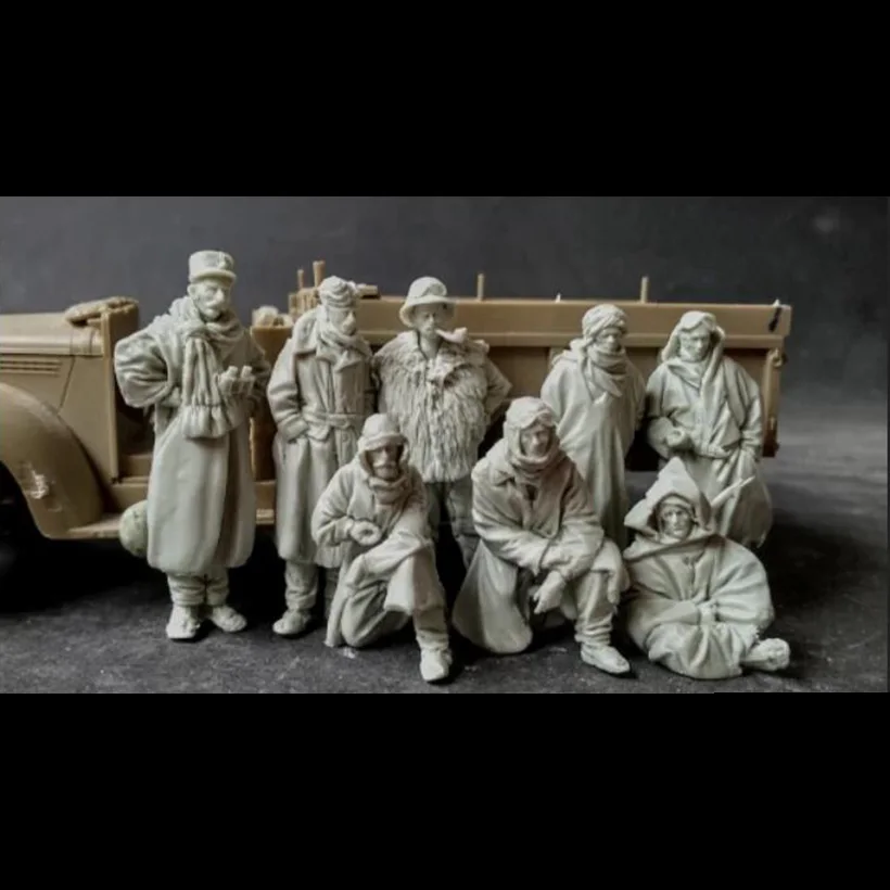 1/35 Scale Unpainted Resin Figure Long Range Desert Group (LRDG) Crews 8 figures collection figure