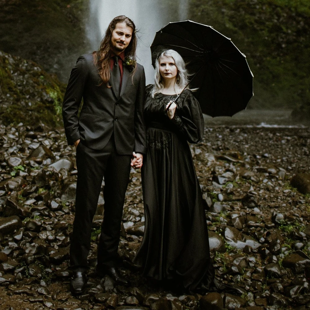 Vestido de novia de satén musulmán con mangas largas de obispo, apliques de cuello redondo de línea A, negro brillante, árabe, botones sin espalda, vestidos de novia