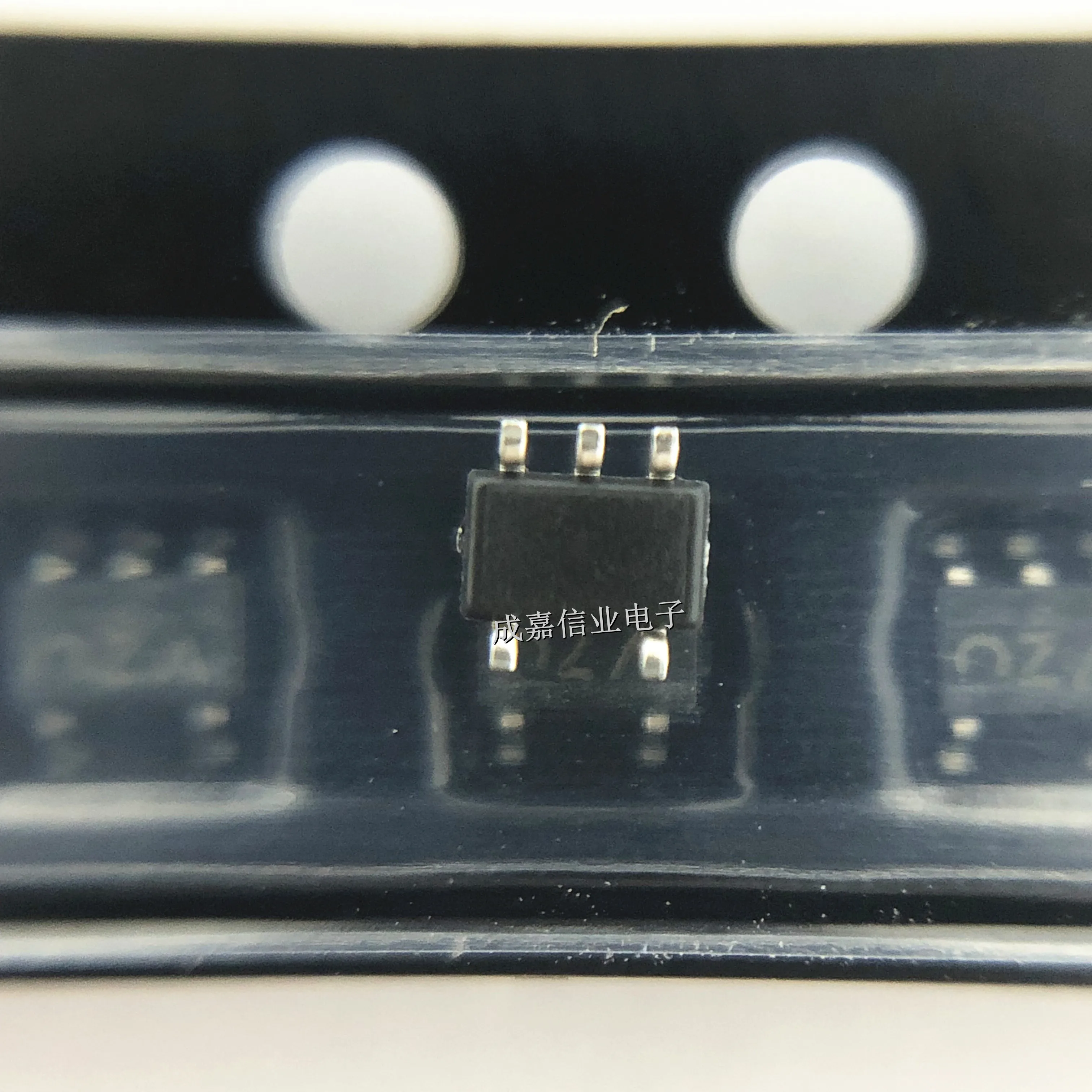 10pcs/Lot M74VHC1G135DFT1G SC-70-5 MARKING;VZ Logic Gates 2-5.5V Single 2-Input NAND Schmitt