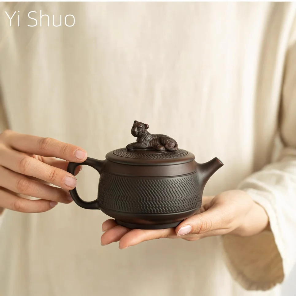 

Purple Pottery Tibetan Dragon Crouching Tiger Ceramic Teapot Handmade Kung Fu Teapot Household Tea Kettle Tea Infuser