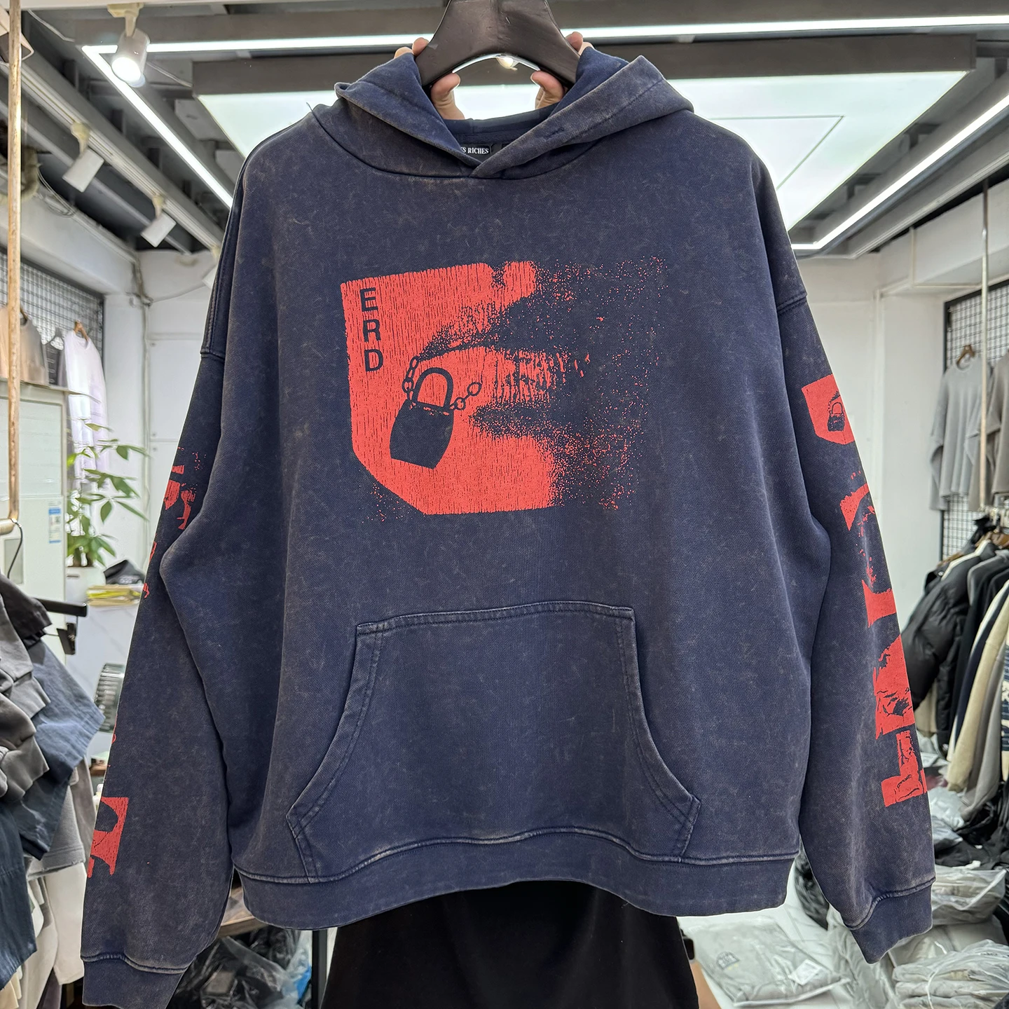 

Американская толстовка с капюшоном и принтом губ в стиле Lo Core, винтажная, с эффектом потертости, свободного кроя, повседневная куртка