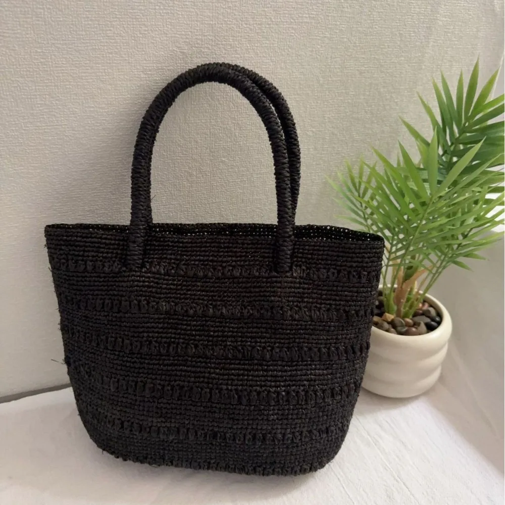 High-quality Minimalist Solid-color Raffia Woven Hand-woven Texture Commuter Small Shoulder Bag Unique and Fashionable Texture