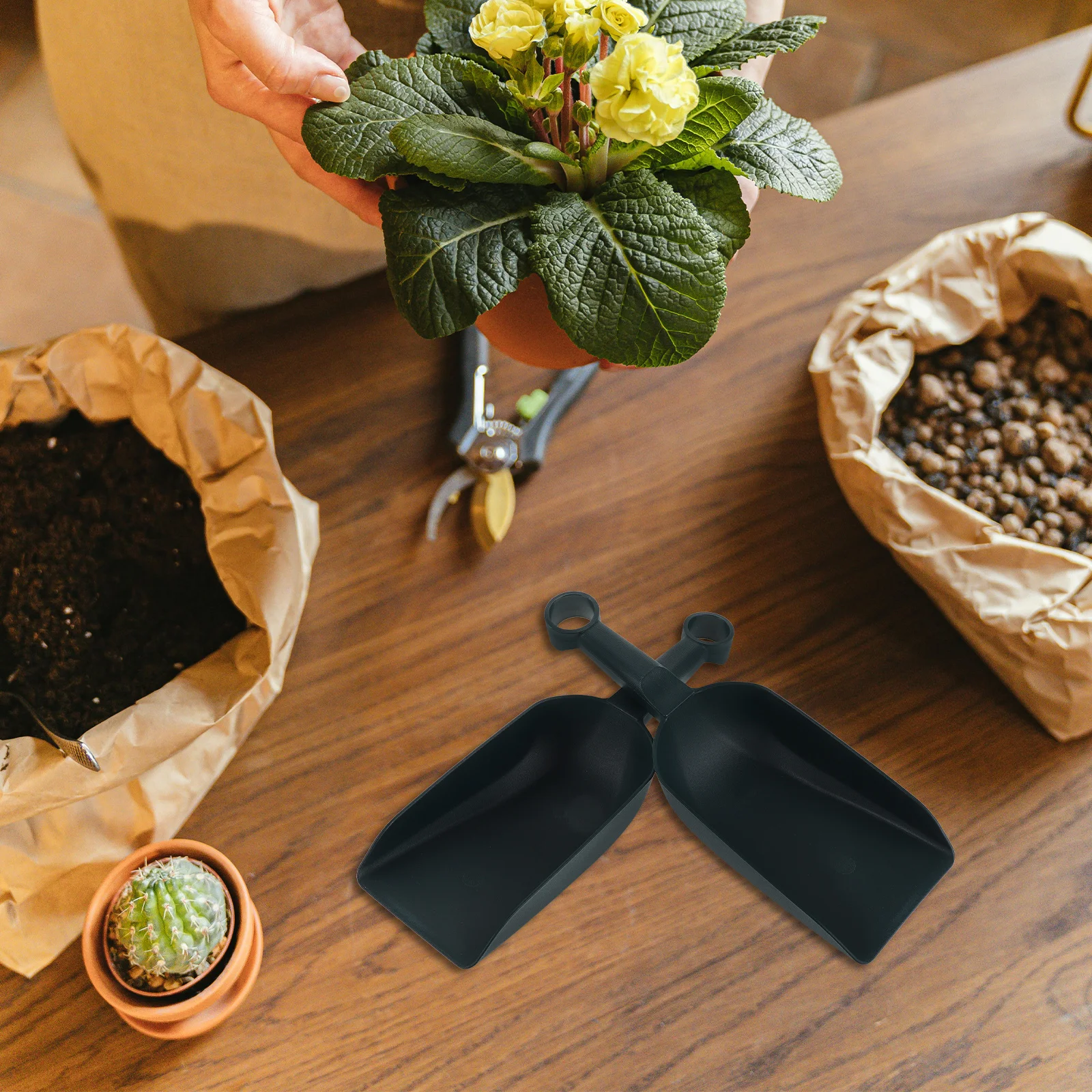 

2Pcs Gardening Shovels Plastic Trowel Flat Spade Soil Scooper Lightweight Mini Garden Tool Bonsai Transplanting