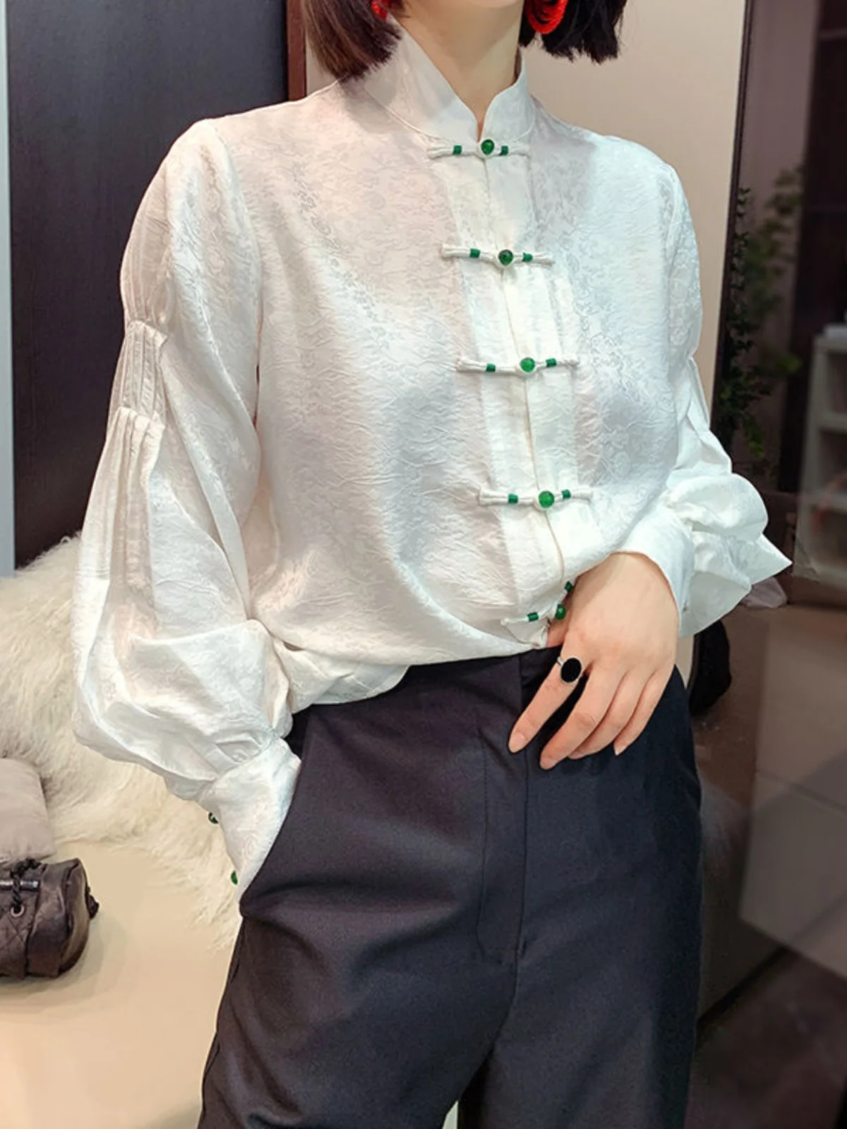 เสื้อคลุมไหมอีเลลองสเวสำหรับผู้หญิง สไตล์จีนโบราณ ติดกระดุมเปิดด้านหน้า ชุดถังระดับไฮเอนด์ ลายเมฆฟ้า...