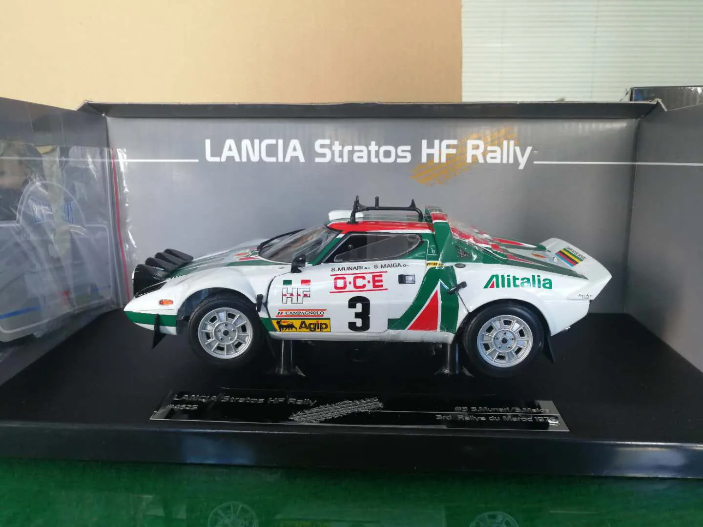 Sunstar simulation alloy car model 1/18 Lancia 1976 3rd Rally Model No. 4625 Ornament Memorial Furniture Decoration