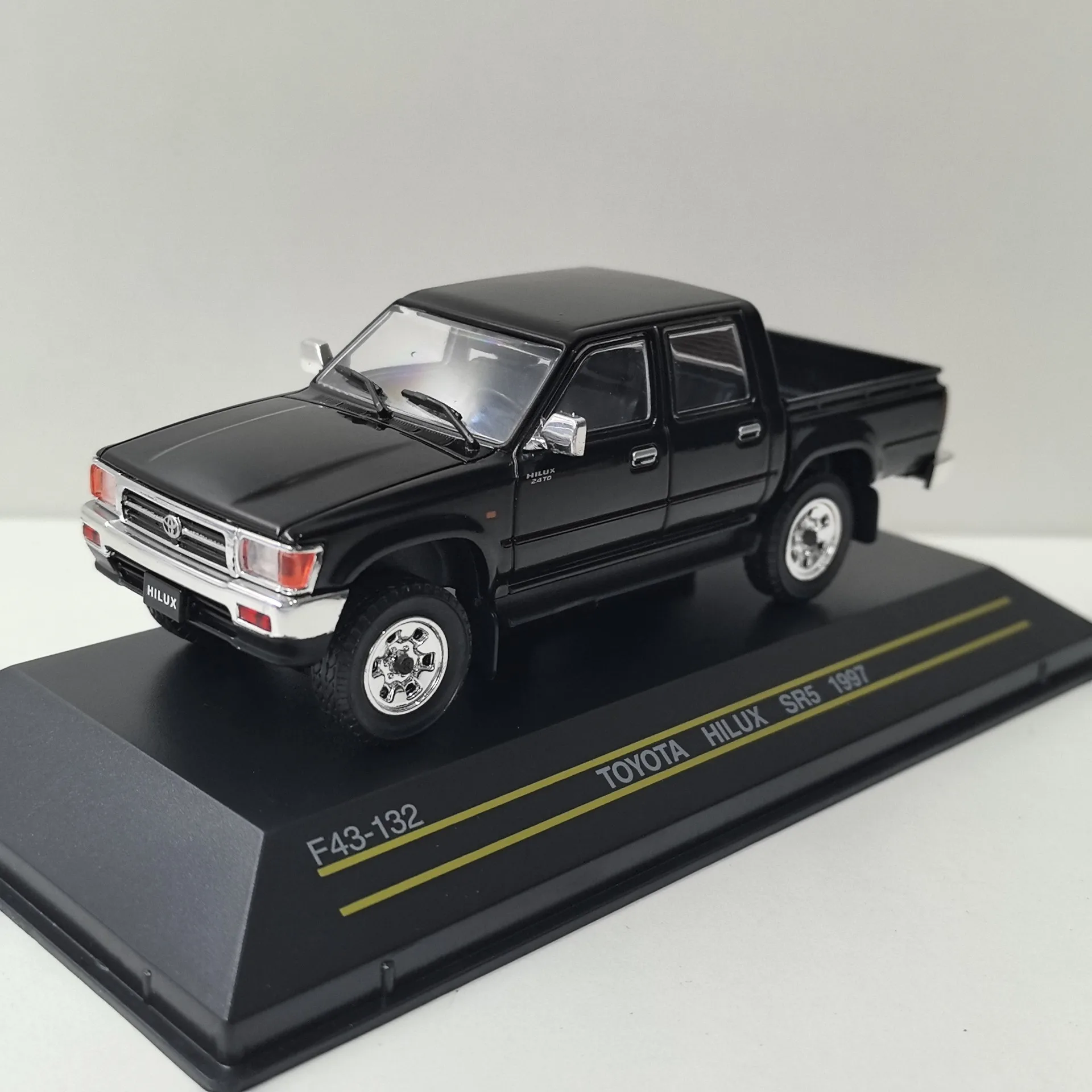 

Diecast FIRST 1/43 Scale TOYOTA HILUX SR5 1997 Toyota Alloy Car Model Collectible Toy Gift Souvenir Display Ornament