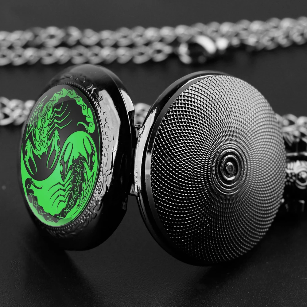 ساعة جيب كوارتز سوداء على شكل قبة زجاجية من Yin-Yang مع قرص أرقام عربية وسلسلة متينة هدية ريترو للرجال والنساء