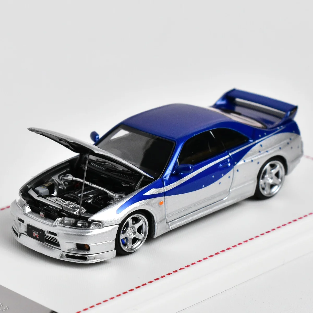 Focal Horizon FH 1:64 GTR R33 Skyline, cubierta frontal abierta, modelo de coche