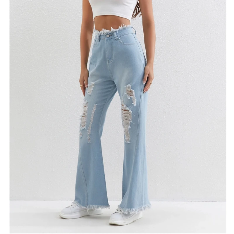 Jeans da donna svasati con orlo effetto consumato alla moda Pantaloni in denim lavati blu vintage Pantaloni strappati alla moda
