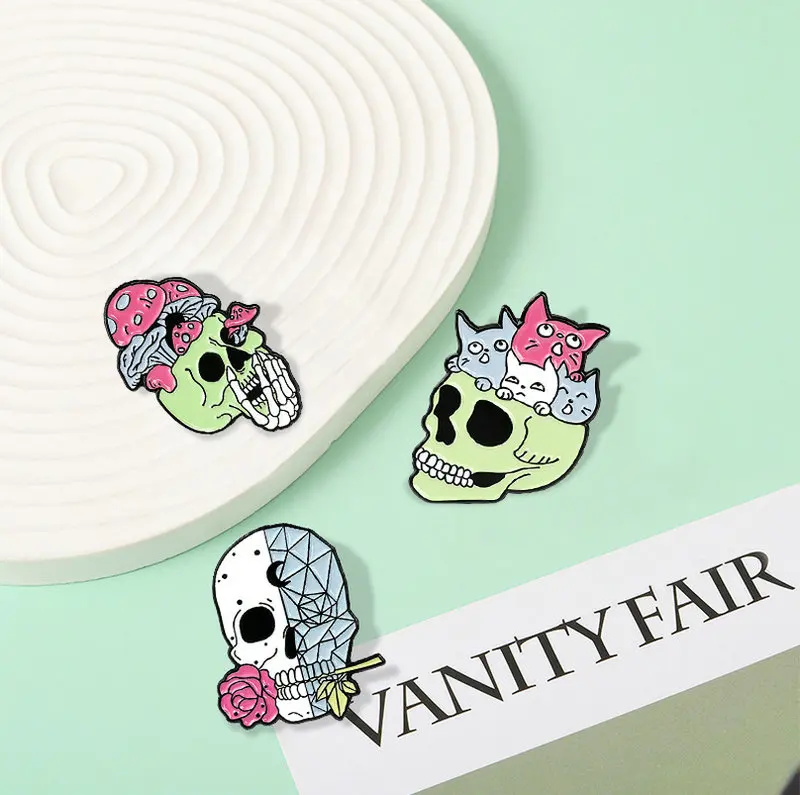 Alfileres personalizados de gatos rosas, broche de daga con calavera, insignia de solapa, bolso, joyería gótica Punk, regalo para amigos, esmalte de esqueleto vivo