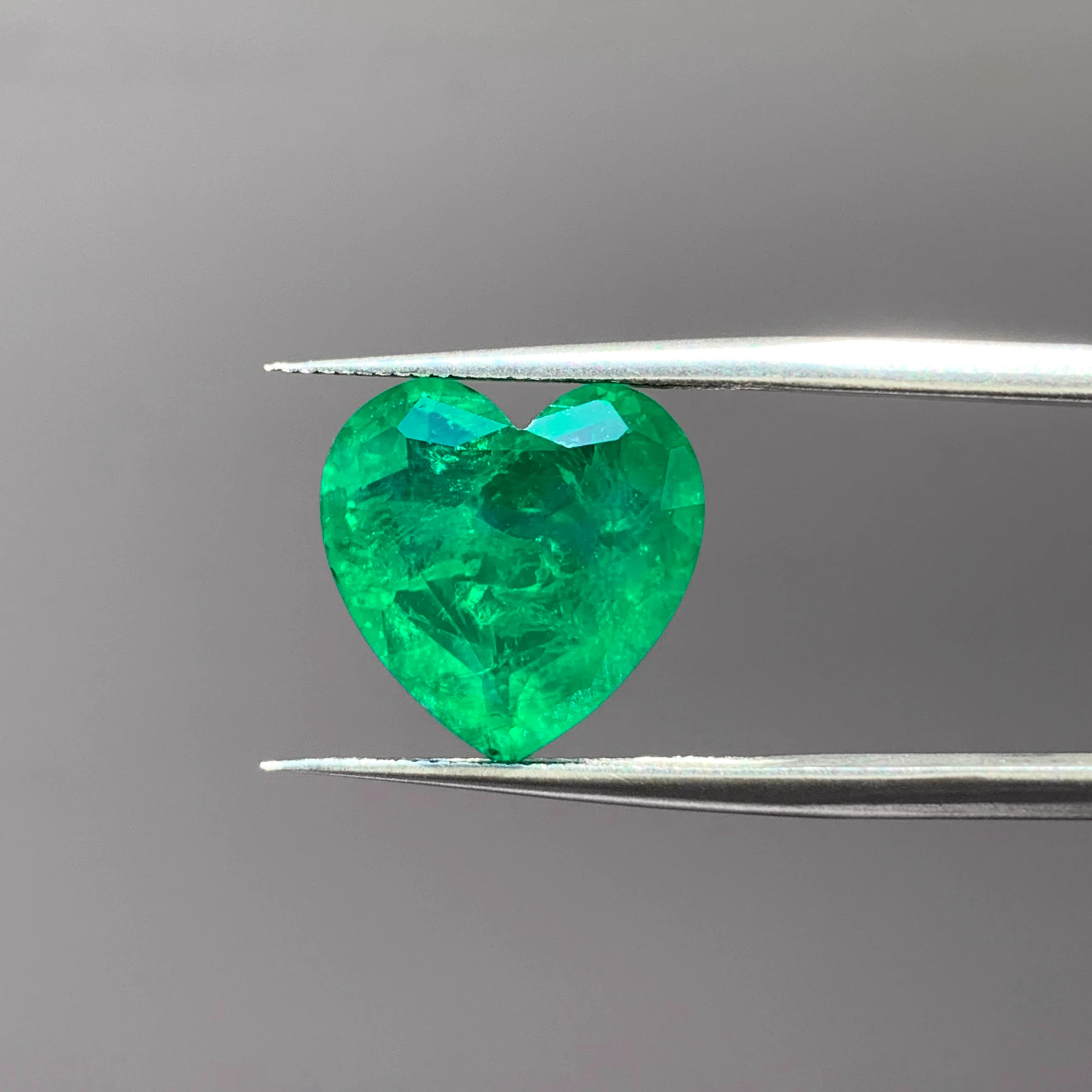 MJ-01 Green Heart Shape Fusion Stone 4x4mm for Jewelry Making