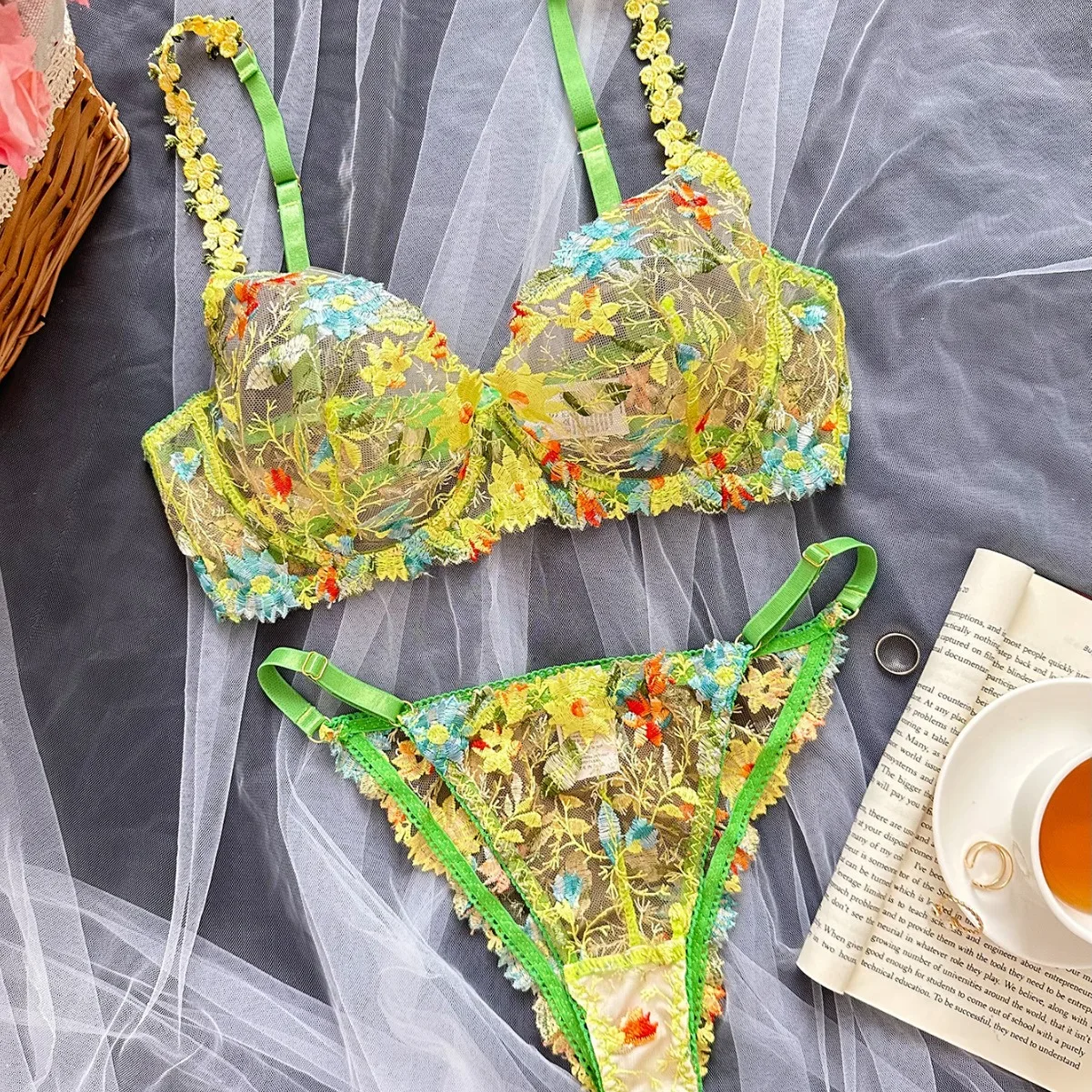 New Floral Embroidery Chest Gather Lingerie Women\'s Sexy Comfortable Erotic Apparel Suit Female Sweet Underwear Bra Brief Suit