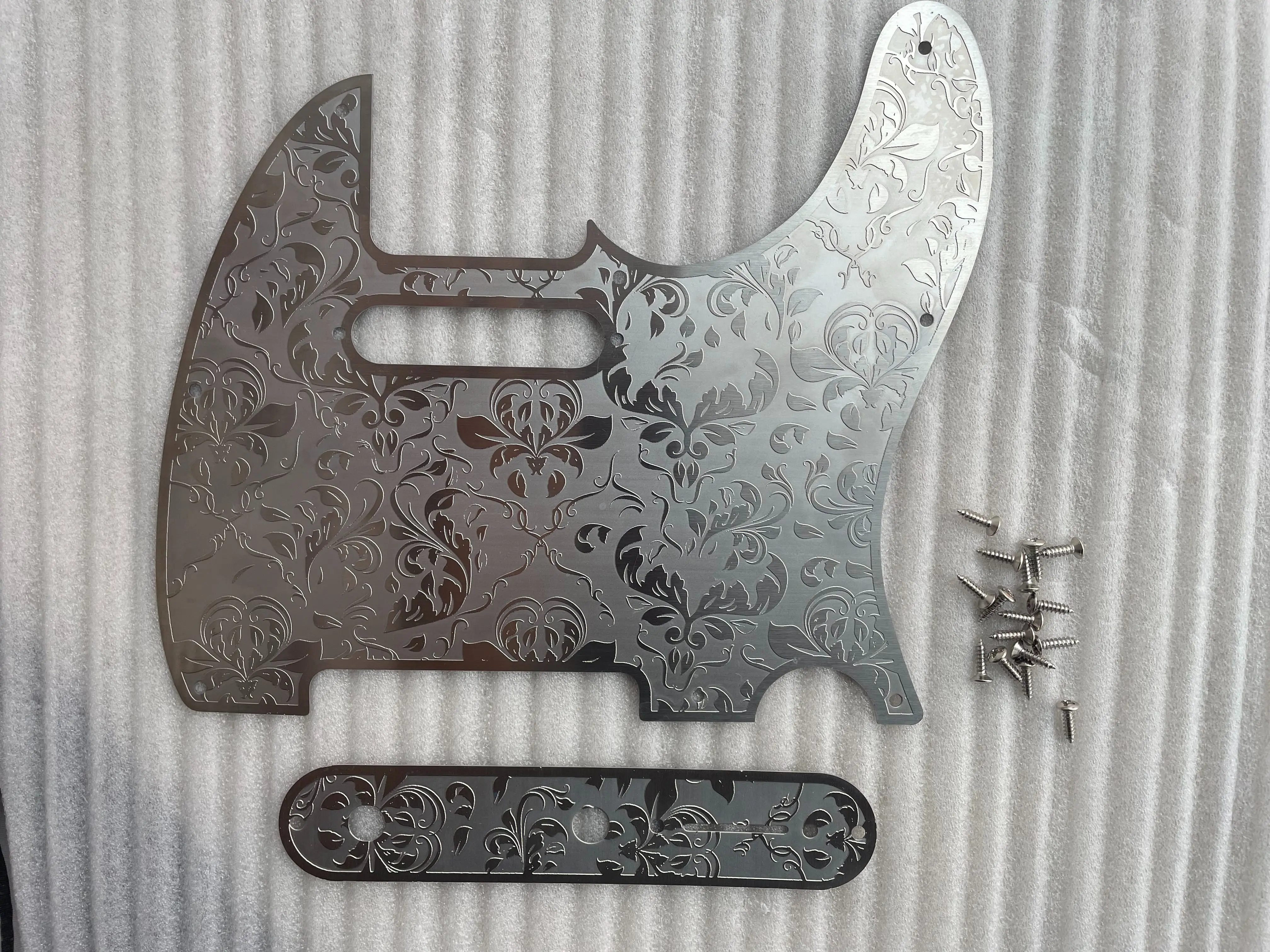 Vintage Stainless Steel Guitar Pickguard with Screws, 5 Holes, 8 Holes, Carved Pattern, Scratch Plate for T L Electric Guitar