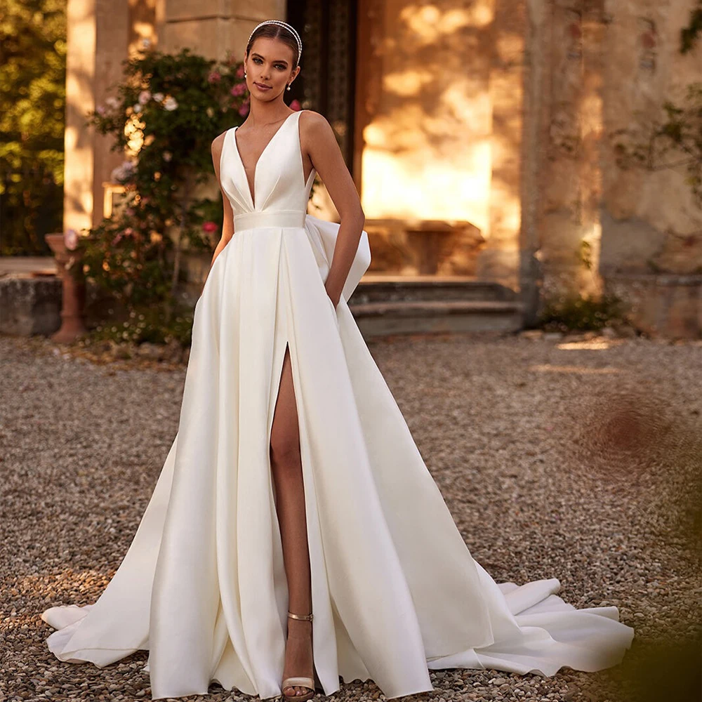 Modern A-Line Wedding Dress V-Neck Custom-Made Court Train Bow Detail Sleeveless Robe De Mariée Engagement Dress