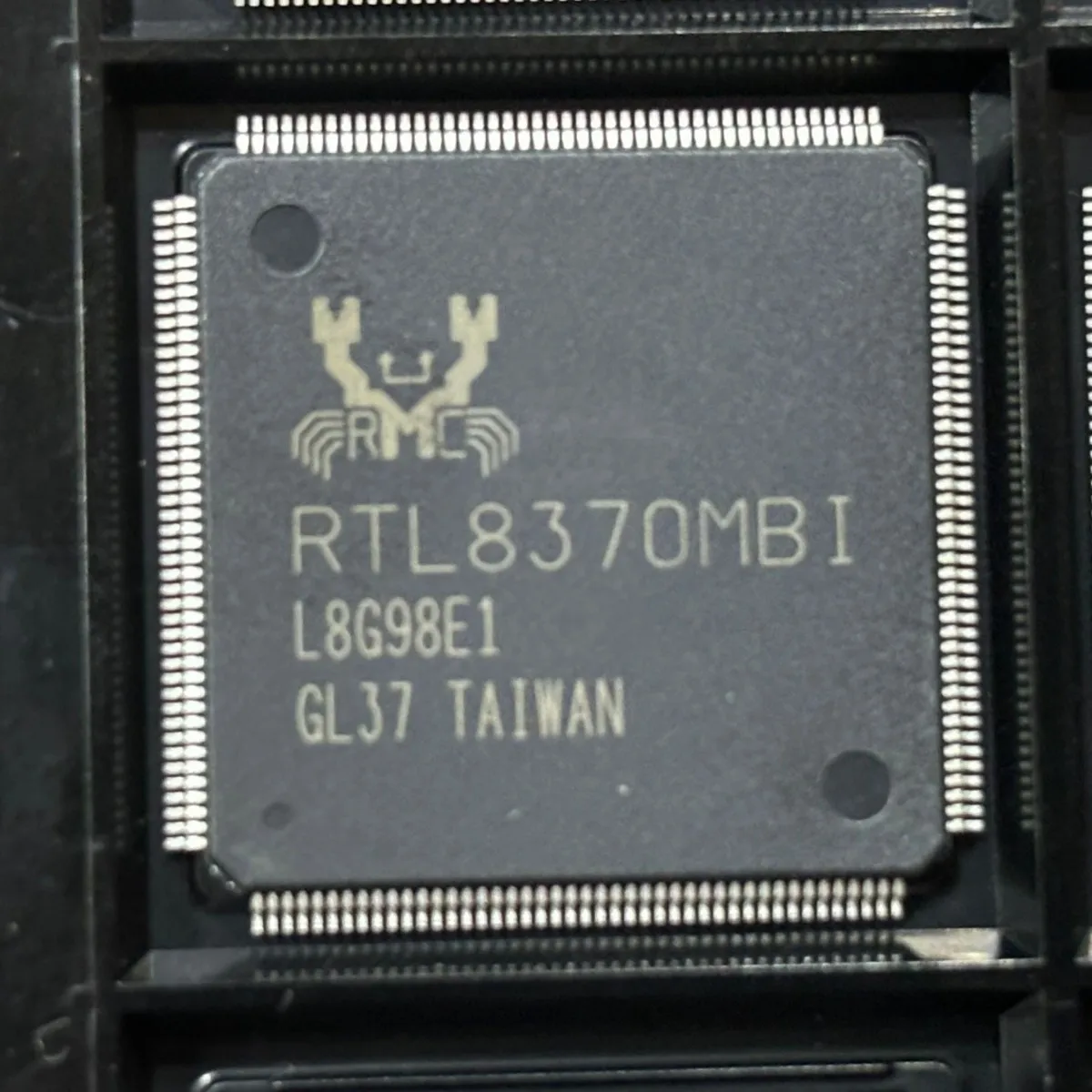 

Rtl8370mbi-cg беспроводной чип приемопередатчика QFP-176 шелкография RTL8370MBI оригинальный оригинальный продукт IC чип интегральная схема