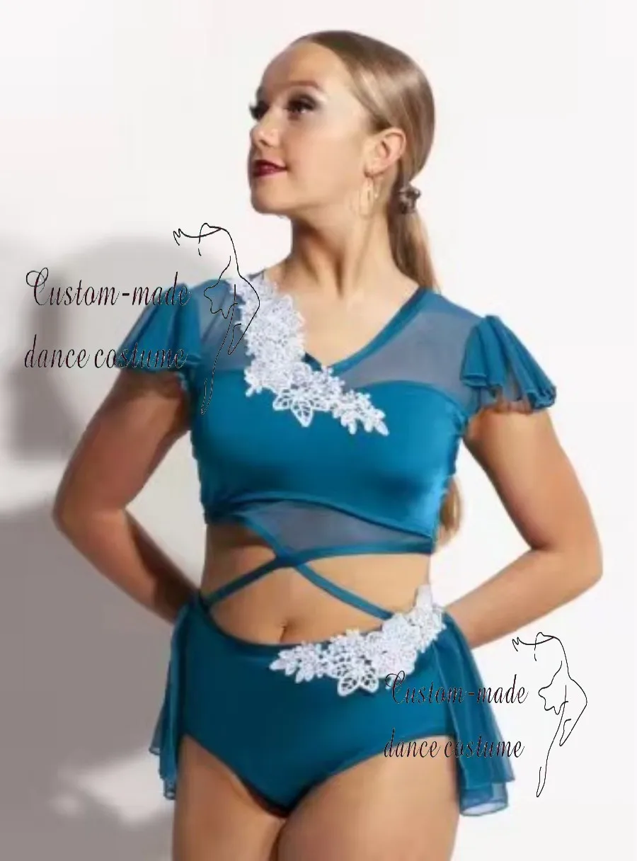 

Танцевальный костюм с синей цветочной аппликацией на заказ для выступления на сцене