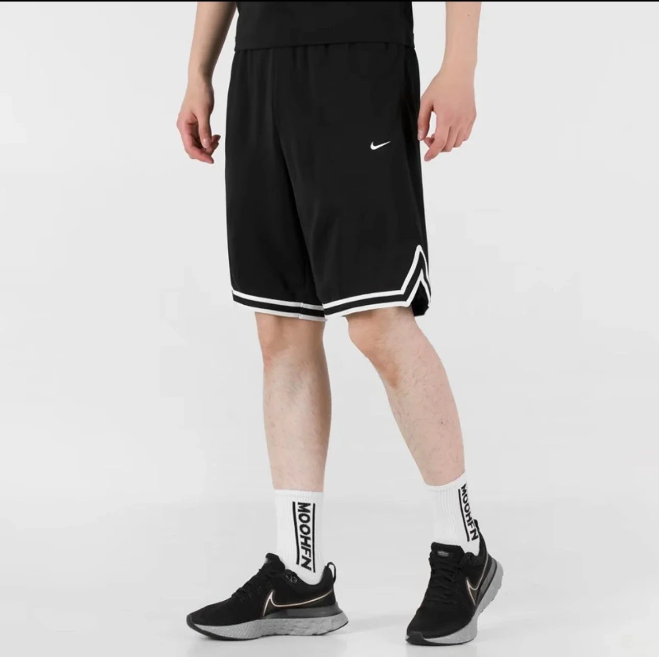 شورت كاجوال من Nike Dri Fit DNA سريع الجفاف لكرة السلة بخمس نقاط للرجال باللون الأسود